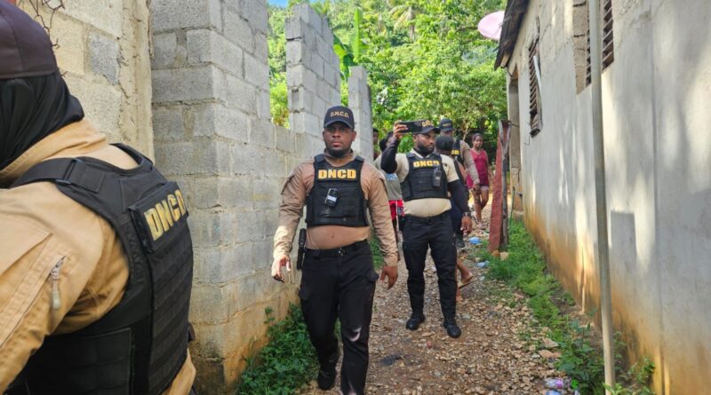 DNCD realiza amplio operativo en Salcedo y Tenares tras denuncias de sacerdote DNCD realiza amplio operativo en Salcedo y Tenares tras denuncias de sacerdote